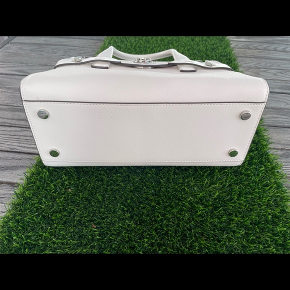 Michael Kors Carmen small flap satchel - Picture 3 of 9